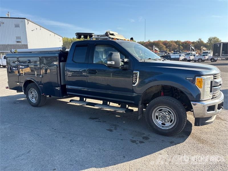 Ford F-250 XLT 4x4 Utility Truck Pikaplar
