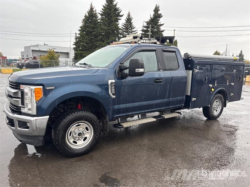 Ford F-250 XLT 4x4 Utility Truck Бортовые фургоны