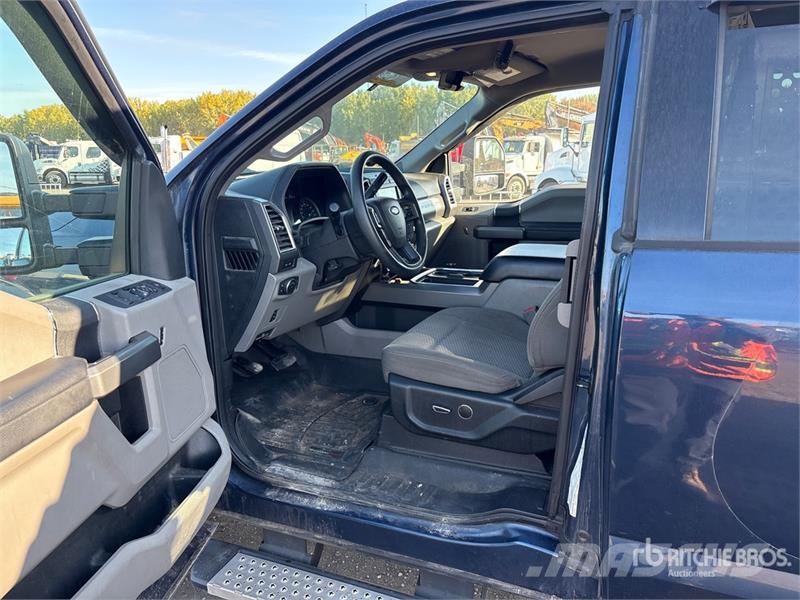 Ford F-250 XLT 4x4 Utility Truck Pikaplar