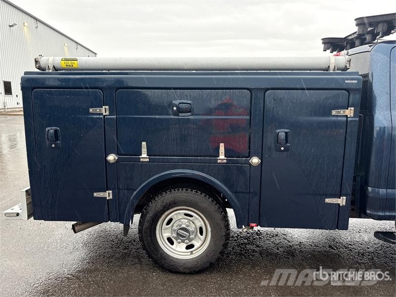 Ford F-250 XLT 4x4 Utility Truck Бортовые фургоны
