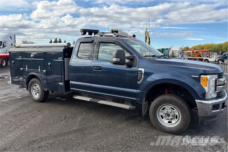 Ford F-250 XLT 4x4 Utility Truck Ldv/dropside
