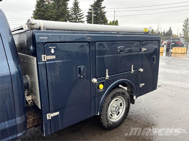 Ford F-250 XLT 4x4 Utility Truck Бортовые фургоны