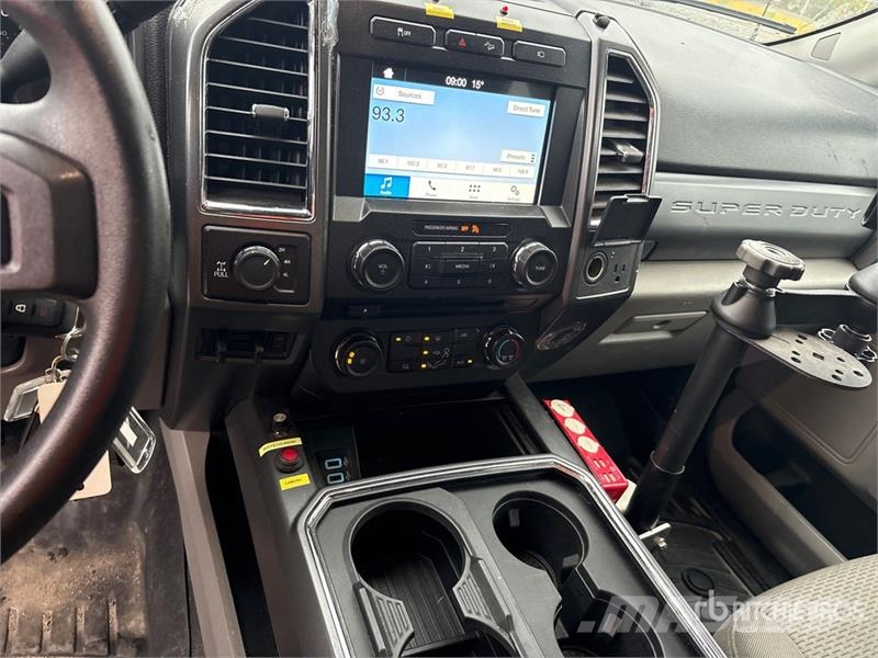 Ford F-250 XLT 4x4 Utility Truck Бортовые фургоны