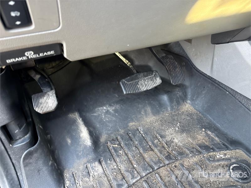 Ford F-250 XLT 4x4 Utility Truck Pikaplar