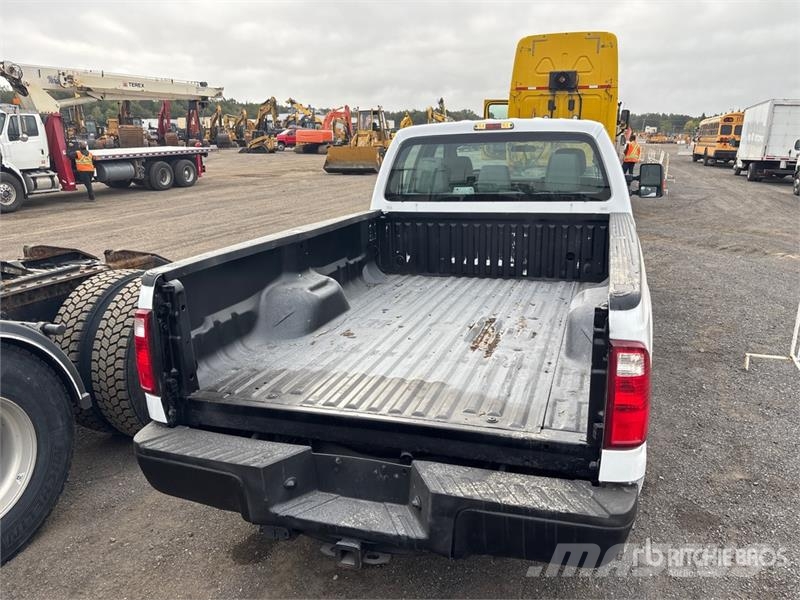 Ford F-250XL XL 4x2 Crew Cab Pickup Other