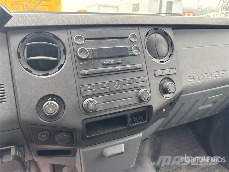 Ford F-250XL XL 4x2 Crew Cab Pickup Other