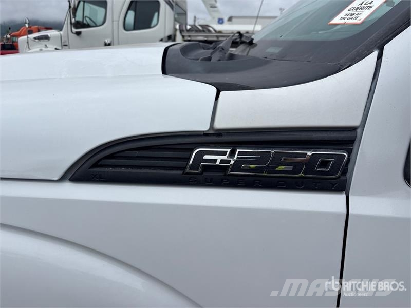 Ford F-250XL XL 4x2 Crew Cab Pickup Other