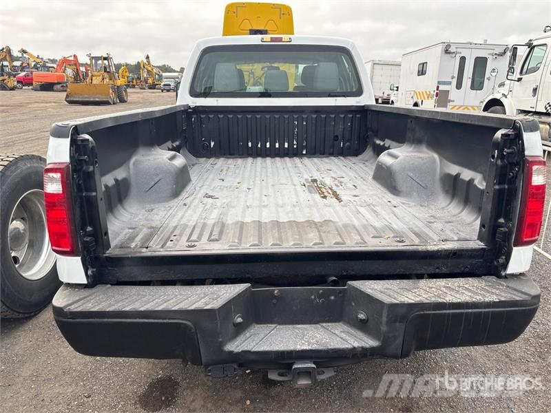 Ford F-250XL XL 4x2 Crew Cab Pickup Other
