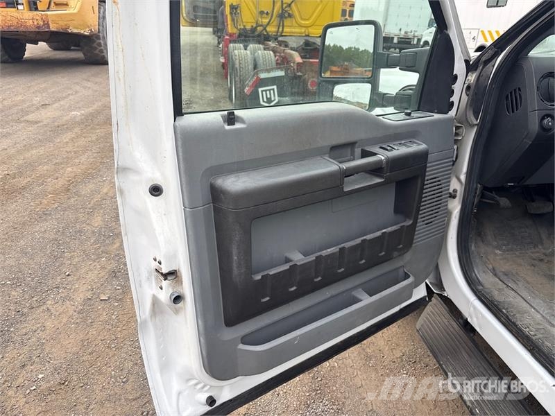 Ford F-250XL XL 4x2 Crew Cab Pickup Other