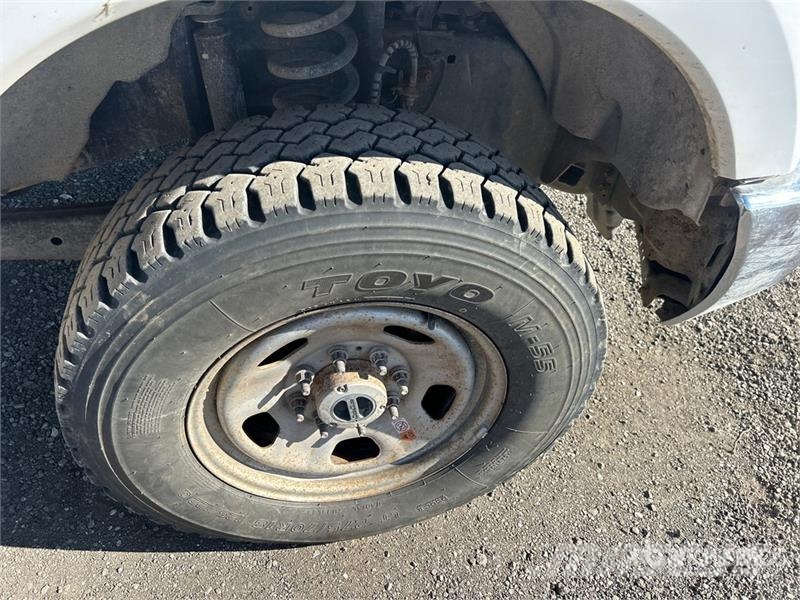 Ford F-350 Tovornjaki s kesonom/platojem