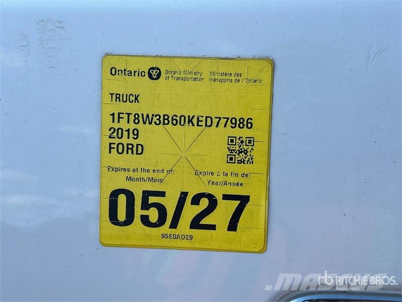 Ford F-350 Tovornjaki s kesonom/platojem