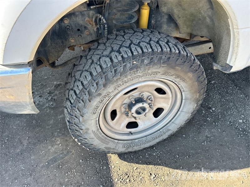 Ford F-350 Tovornjaki s kesonom/platojem