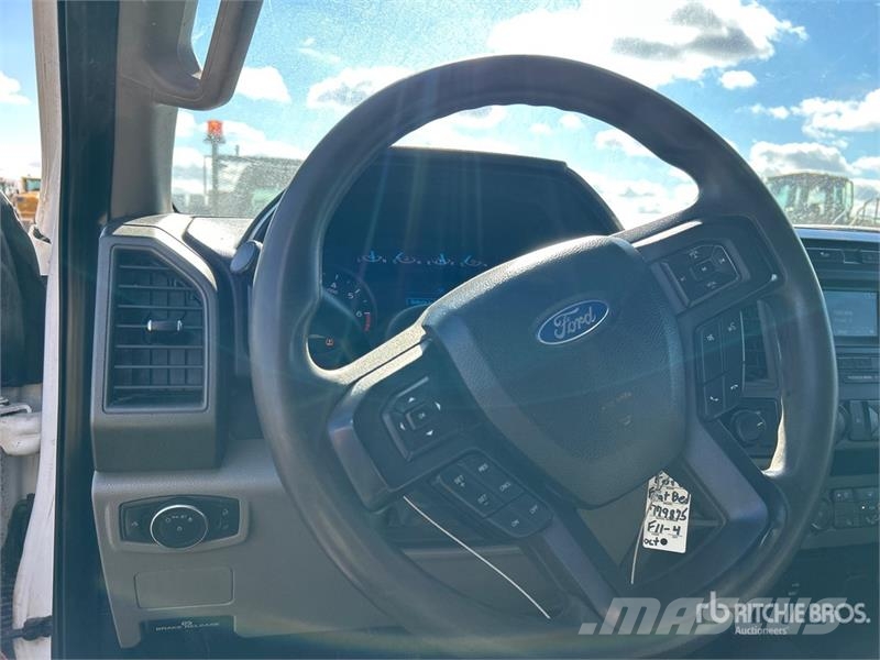 Ford F-350 Tovornjaki s kesonom/platojem