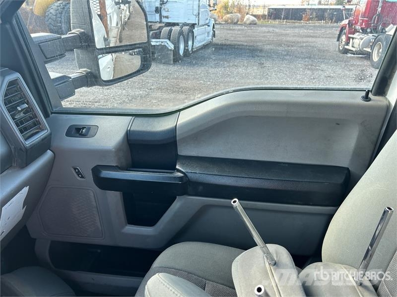 Ford F-350 Tovornjaki s kesonom/platojem