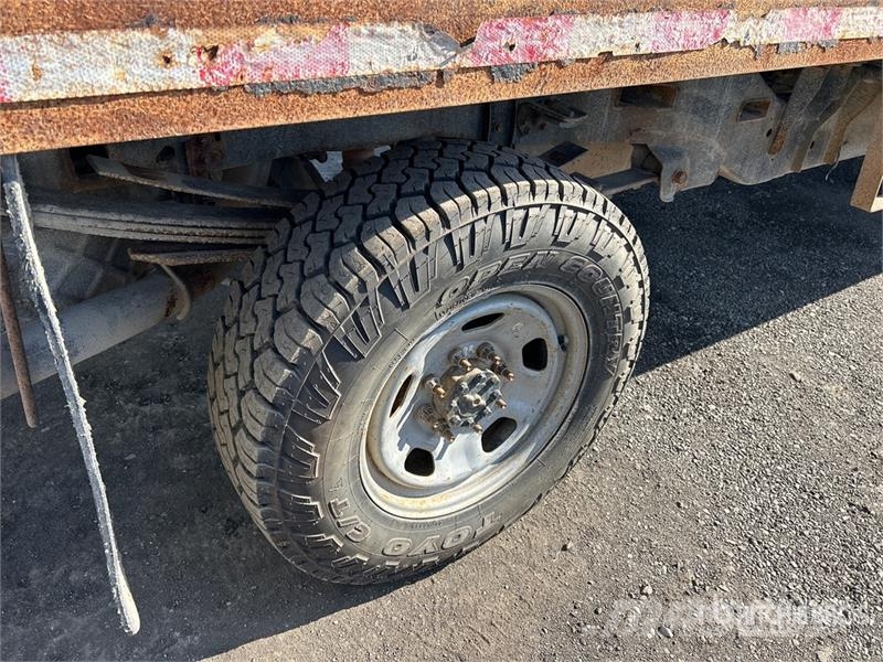 Ford F-350 Tovornjaki s kesonom/platojem