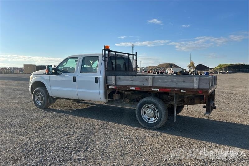 Ford F-350 شاحنات مسطحة/مفصلية الجوانب