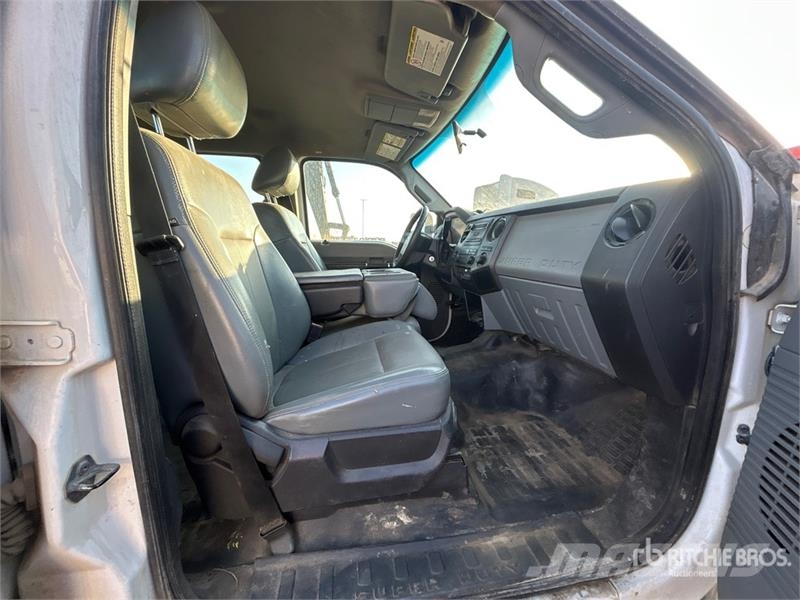 Ford F-350 شاحنات مسطحة/مفصلية الجوانب
