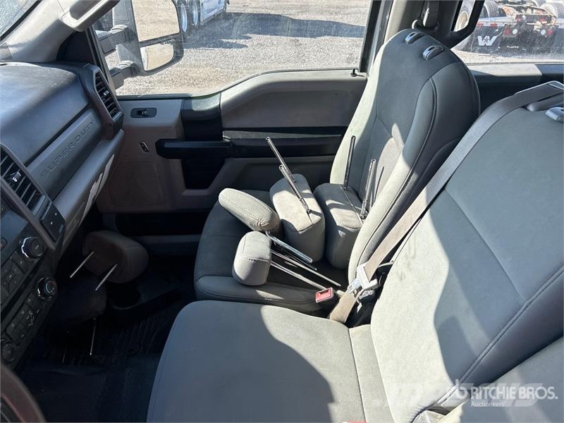 Ford F-350 Tovornjaki s kesonom/platojem