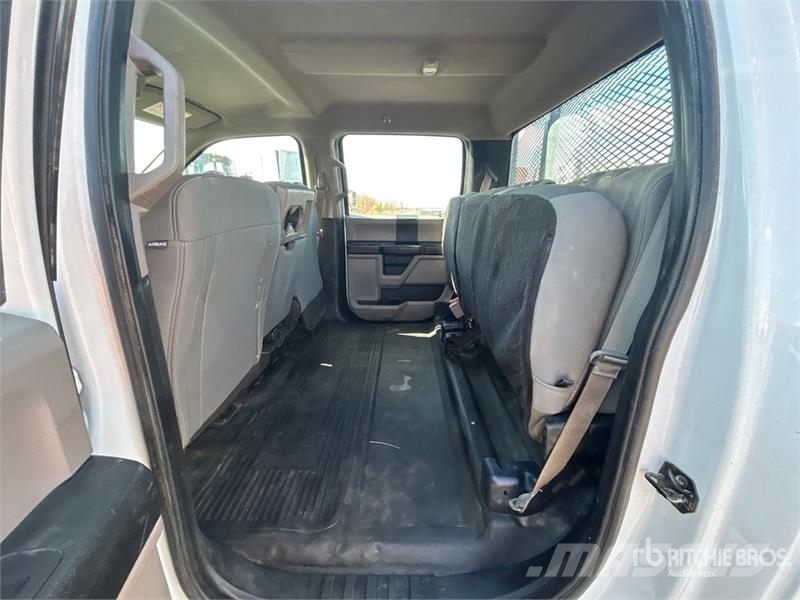 Ford F-350 Tovornjaki s kesonom/platojem
