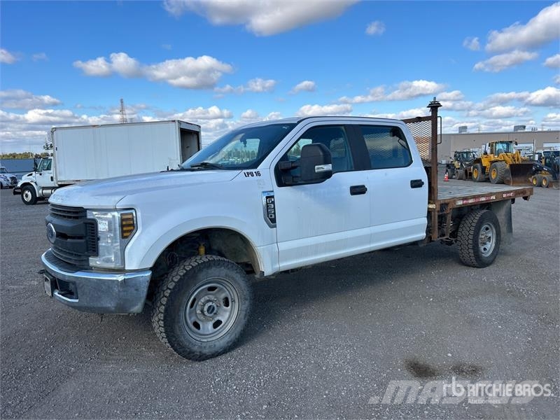 Ford F-350 Tovornjaki s kesonom/platojem