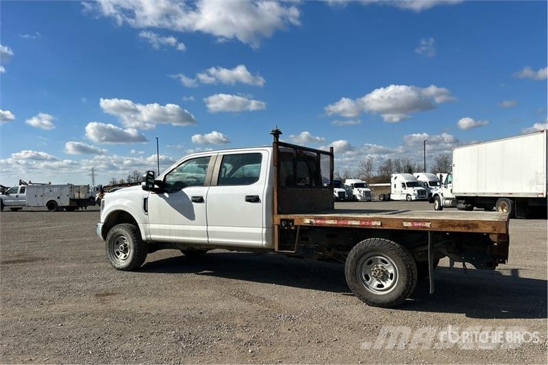Ford F-350 Tovornjaki s kesonom/platojem
