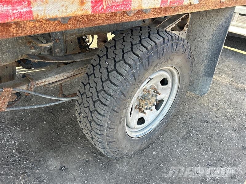 Ford F-350 Tovornjaki s kesonom/platojem