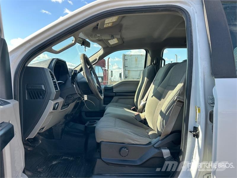 Ford F-350 Tovornjaki s kesonom/platojem