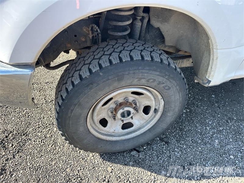 Ford F-350 Tovornjaki s kesonom/platojem