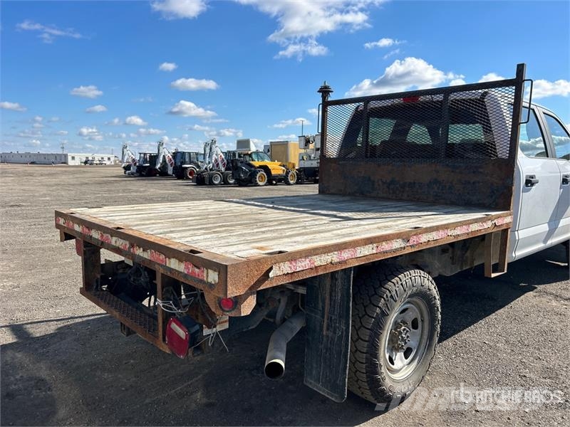 Ford F-350 Tovornjaki s kesonom/platojem