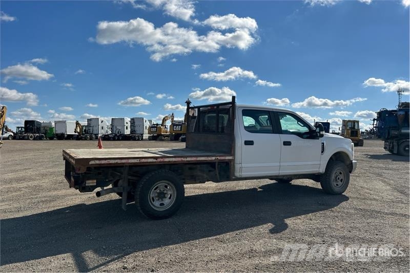 Ford F-350 Tovornjaki s kesonom/platojem