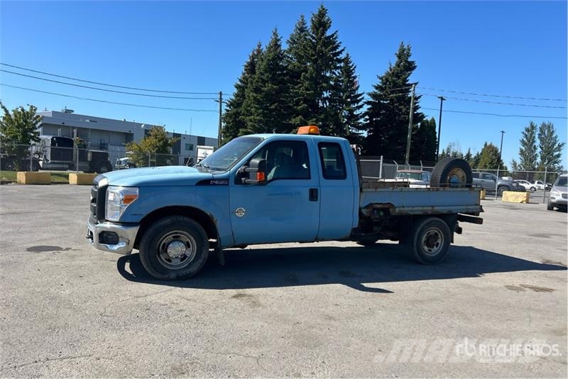 Ford F-350 Flatbed / Dropside trucks