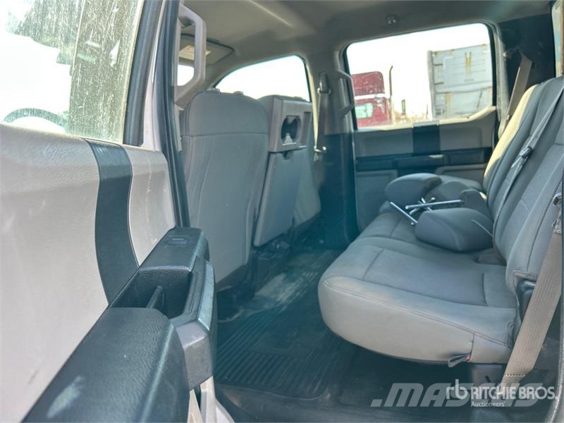 Ford F-350 Tovornjaki s kesonom/platojem