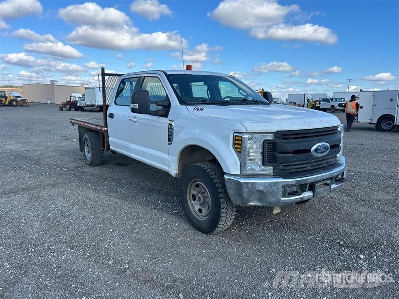 Ford F-350 Tovornjaki s kesonom/platojem