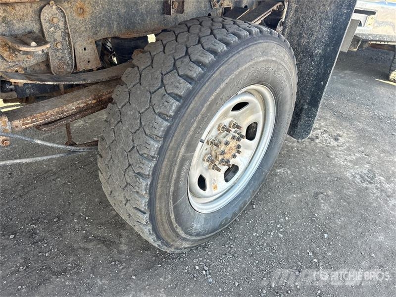 Ford F-350 Tovornjaki s kesonom/platojem