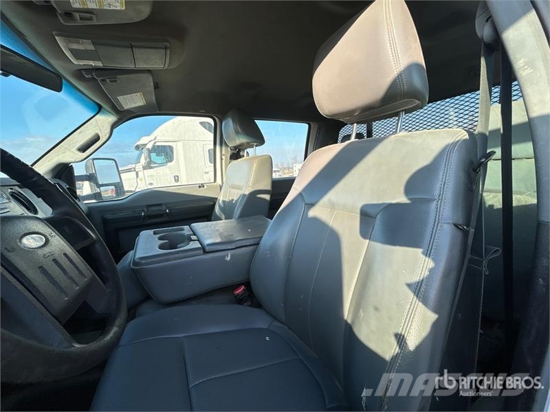 Ford F-350 شاحنات مسطحة/مفصلية الجوانب