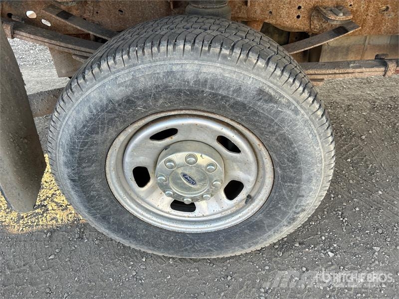 Ford F-350 شاحنات مسطحة/مفصلية الجوانب