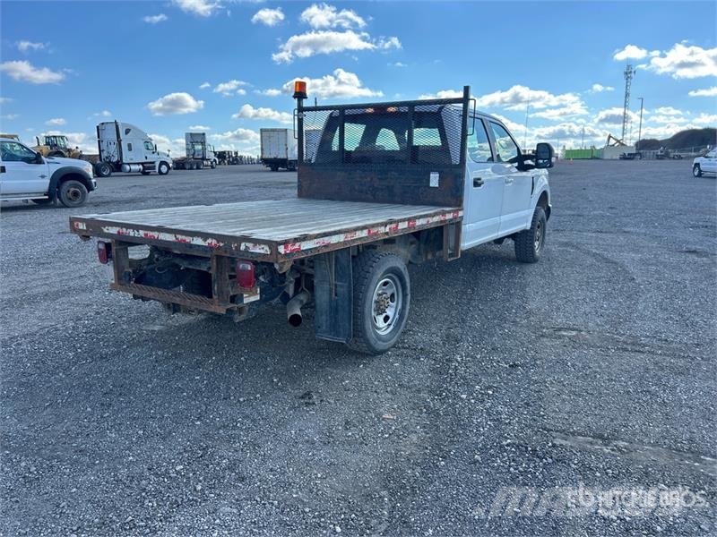 Ford F-350 Tovornjaki s kesonom/platojem