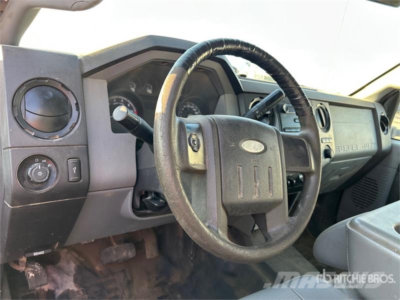 Ford F-350 شاحنات مسطحة/مفصلية الجوانب