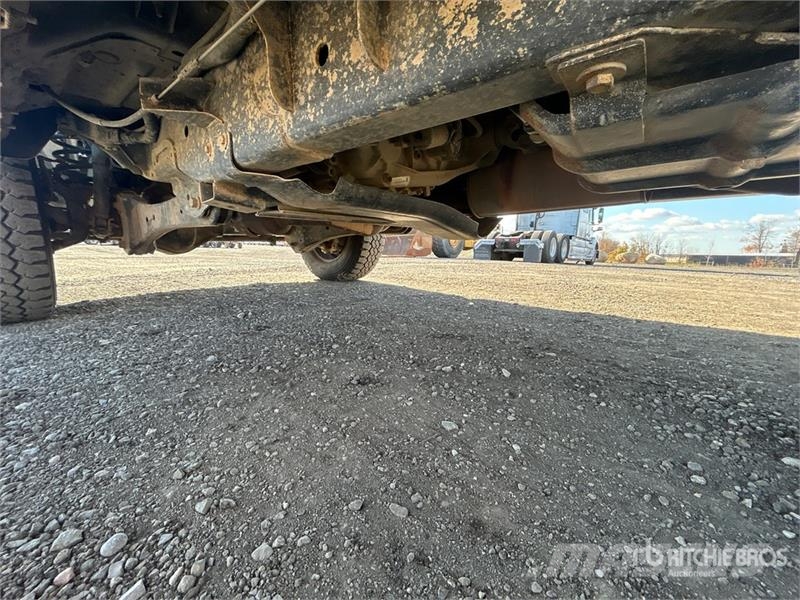 Ford F-350 Tovornjaki s kesonom/platojem