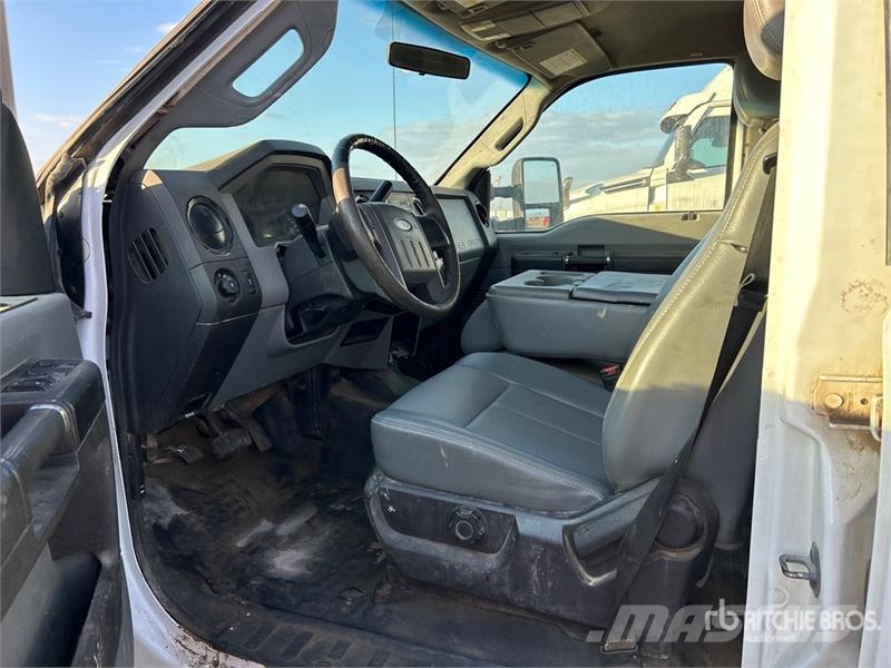 Ford F-350 شاحنات مسطحة/مفصلية الجوانب