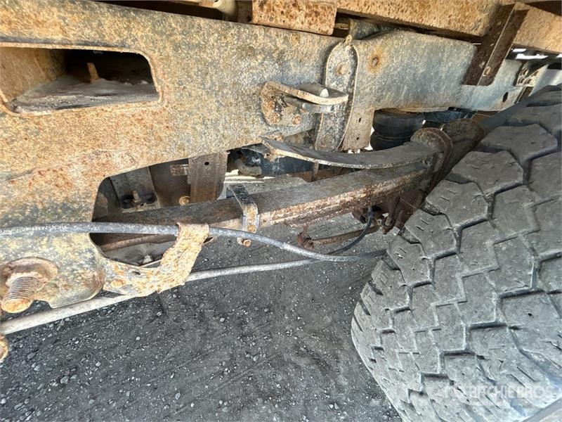 Ford F-350 Tovornjaki s kesonom/platojem