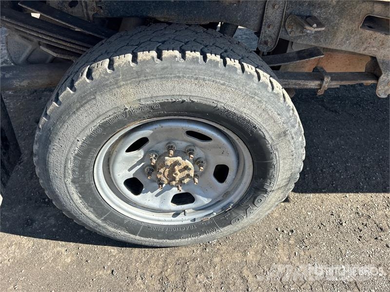Ford F-350 Tovornjaki s kesonom/platojem