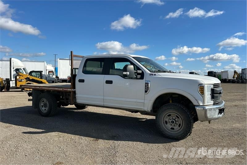 Ford F-350 Tovornjaki s kesonom/platojem