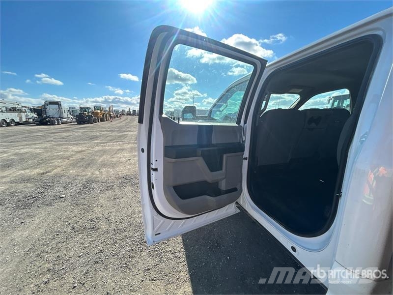Ford F-350 Tovornjaki s kesonom/platojem