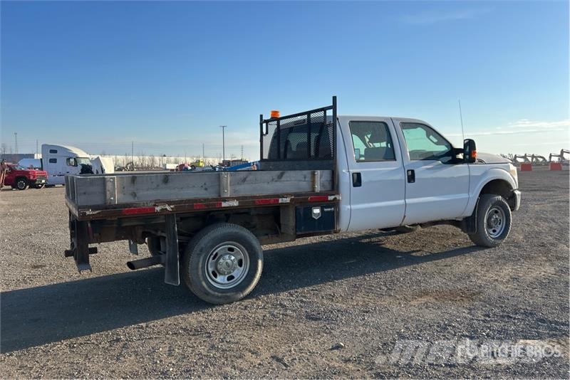 Ford F-350 شاحنات مسطحة/مفصلية الجوانب