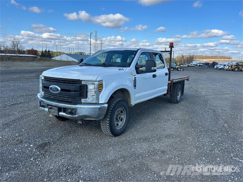 Ford F-350 Tovornjaki s kesonom/platojem