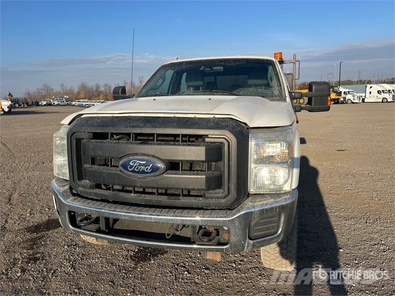 Ford F-350 شاحنات مسطحة/مفصلية الجوانب