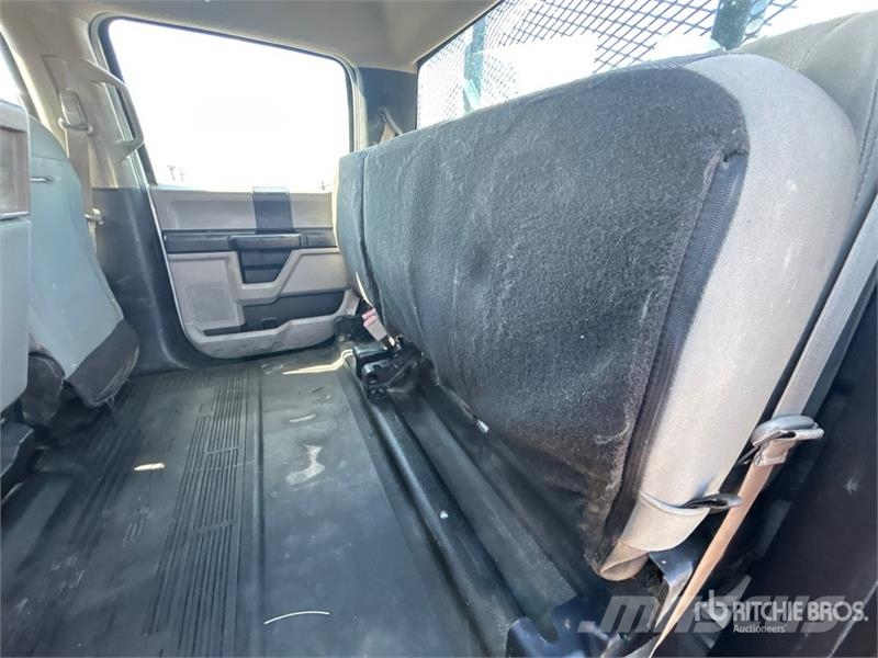 Ford F-350 Tovornjaki s kesonom/platojem