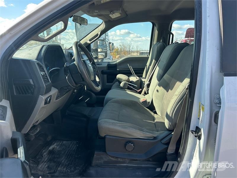 Ford F-350 Tovornjaki s kesonom/platojem