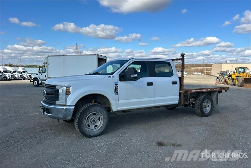 Ford F-350 Tovornjaki s kesonom/platojem